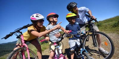 ClickVers - Keine gesetzliche Unfallversicherung auf der Toilette ClickVers-Urlaub-Fahrrad + E-Bike-Helmpflicht